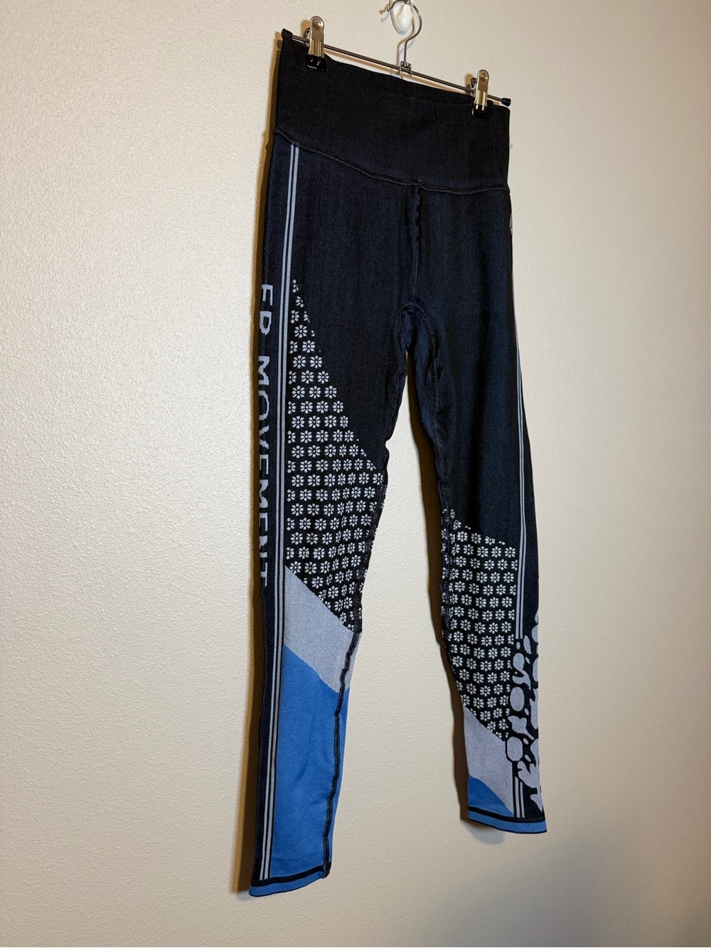NWOT XS/S Free People Movement Myoko Jacquard Leggings $128 logo